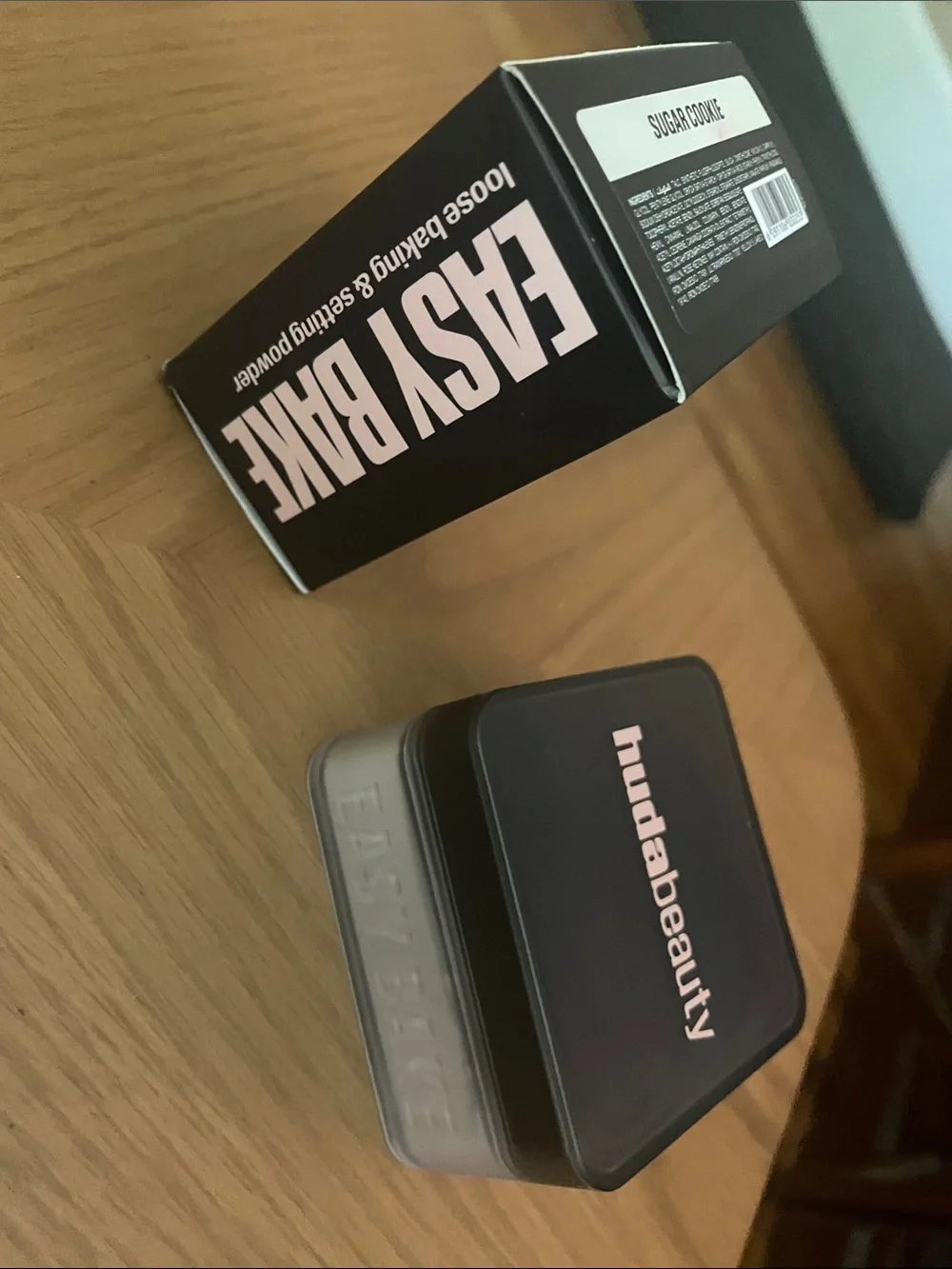 HUDA BEAUTY Black Compact with Pale Pink Logo
